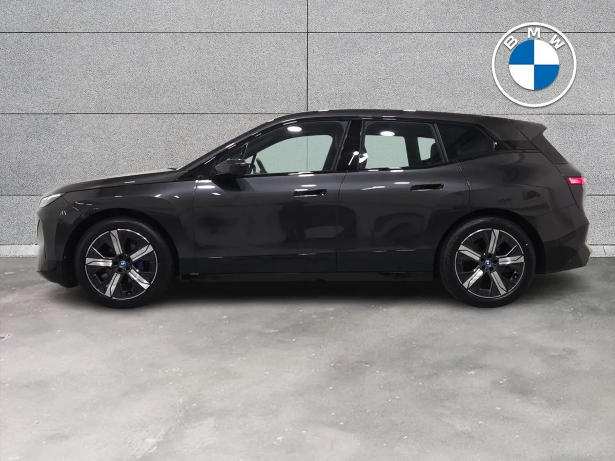 BMW iX xDrive40 M Sport - Image 4