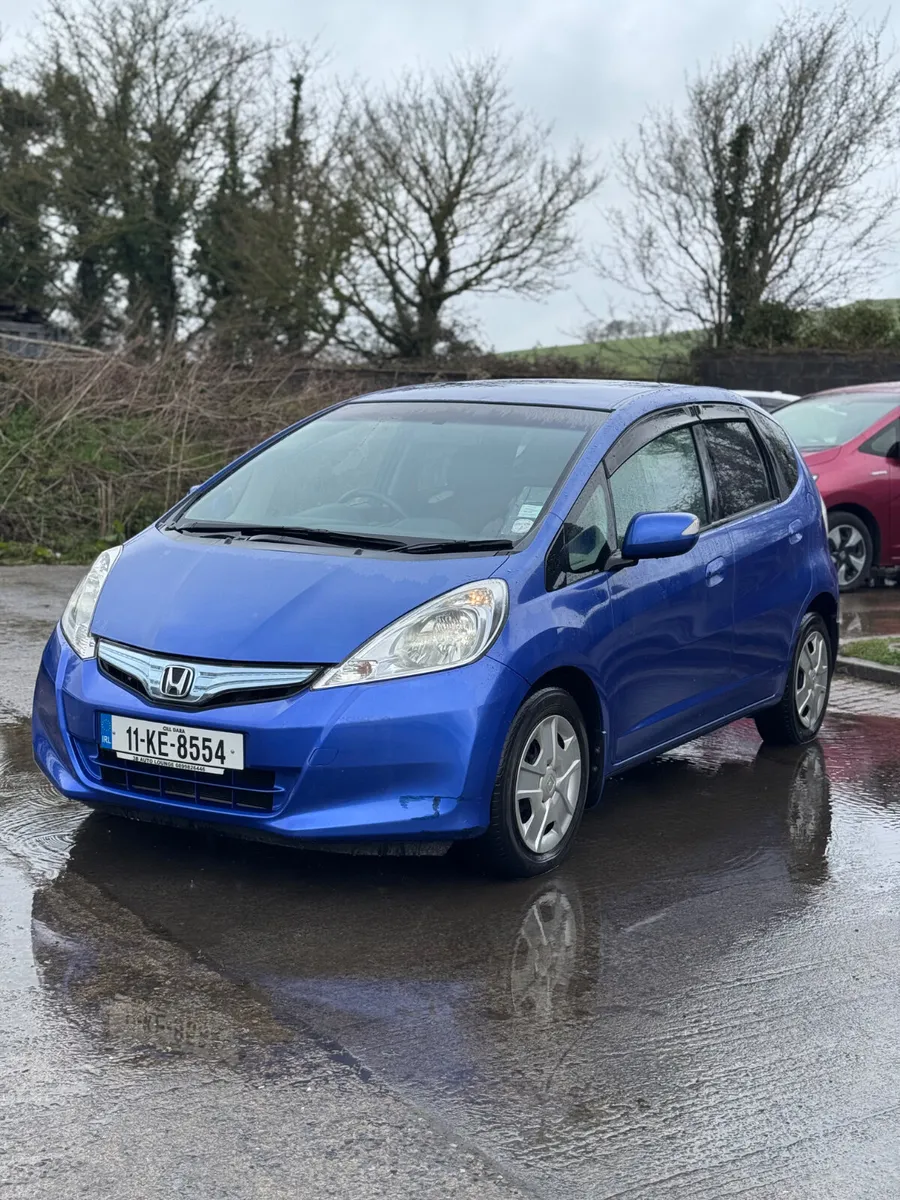 HONDA FIT 1.3L Auto HYBRID 2011 50000KM - Image 4