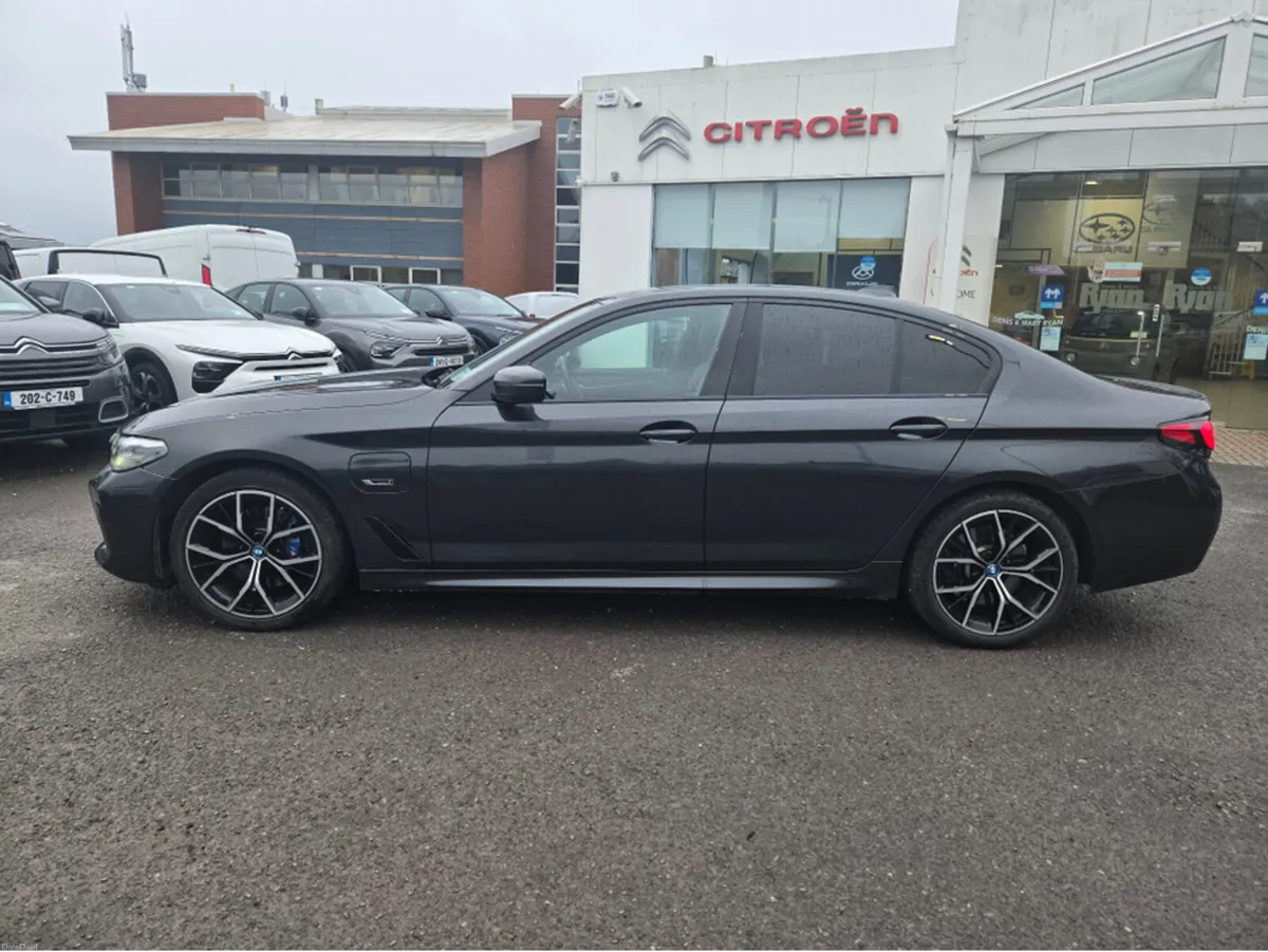 BMW M1 E G30 M SPORT 4DR AUTO - Image 2