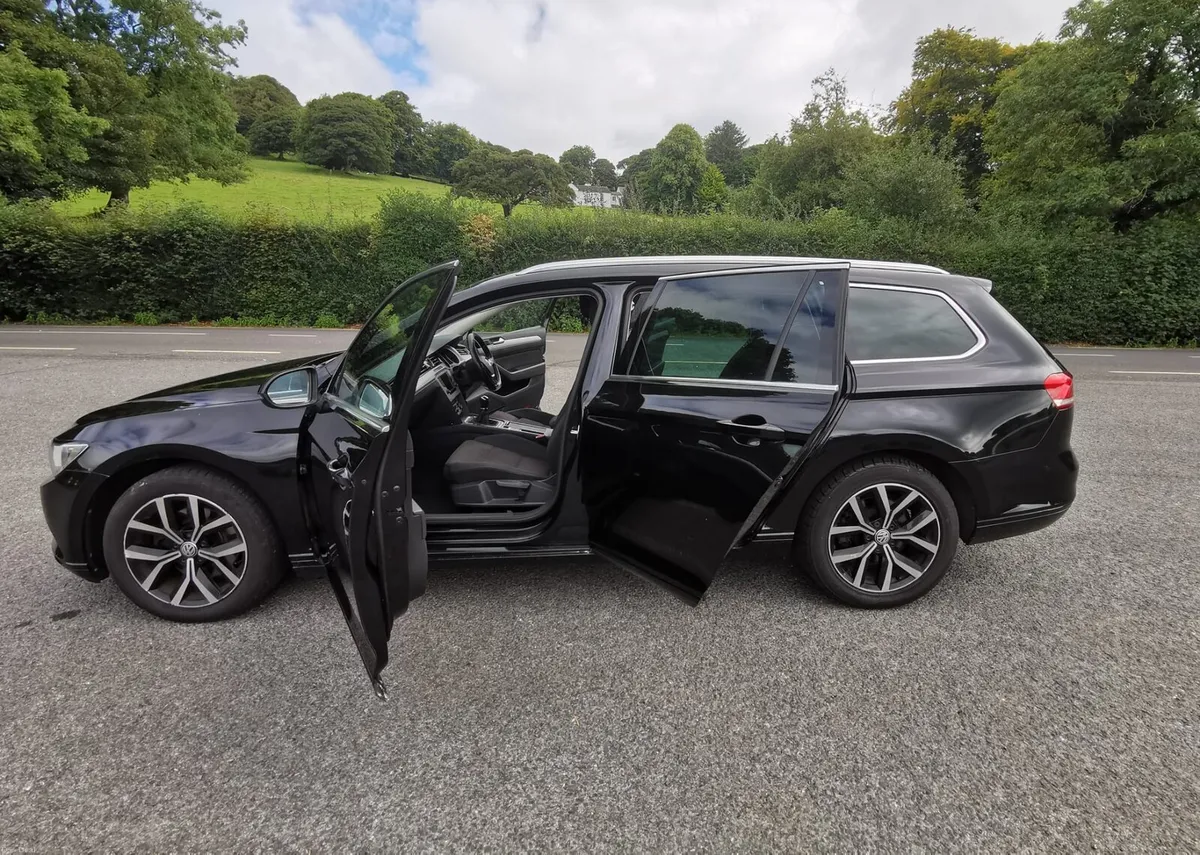 151 Volkswagon  passat estate blue motion - Image 3