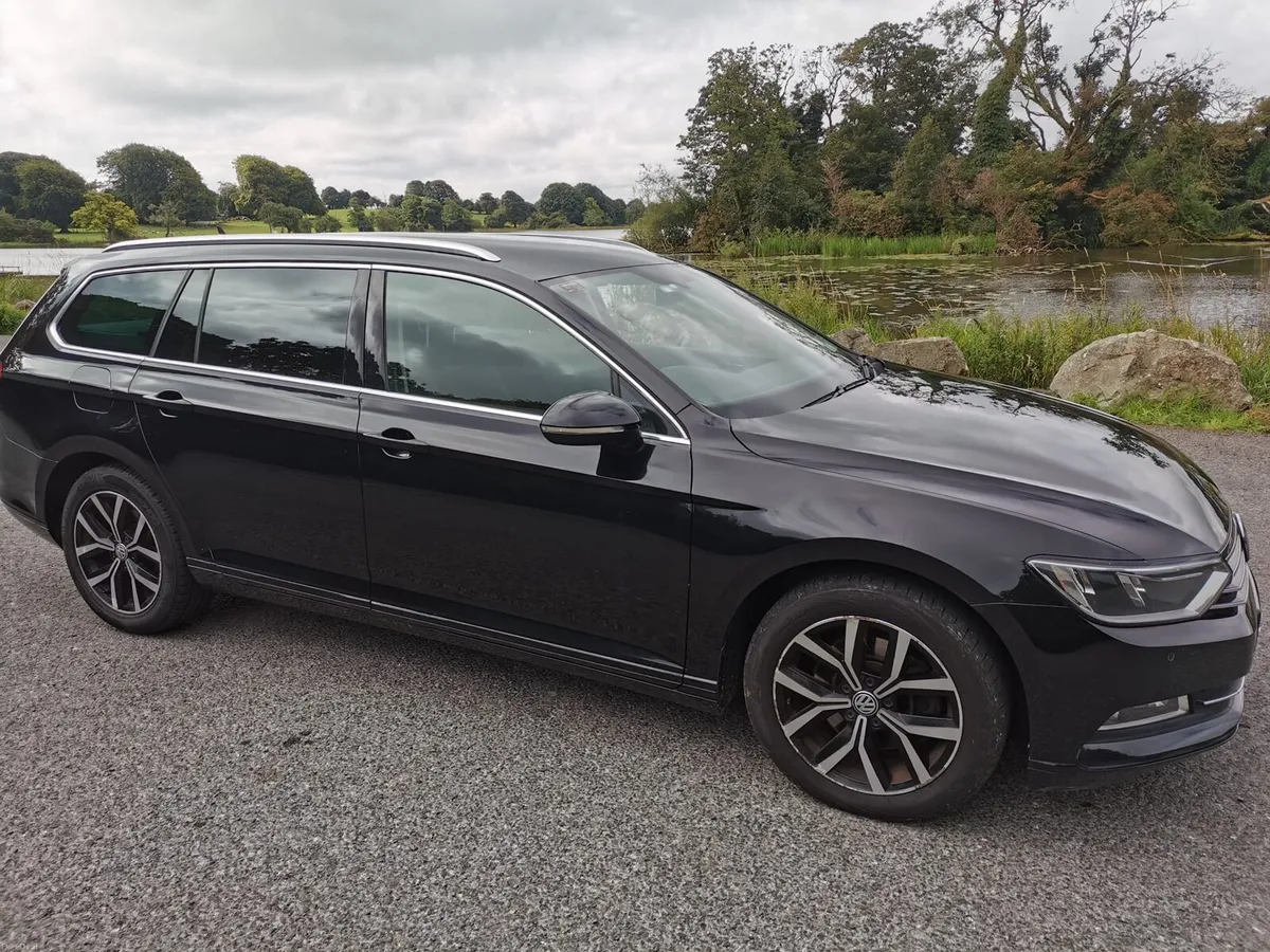 151 Volkswagon  passat estate blue motion - Image 1