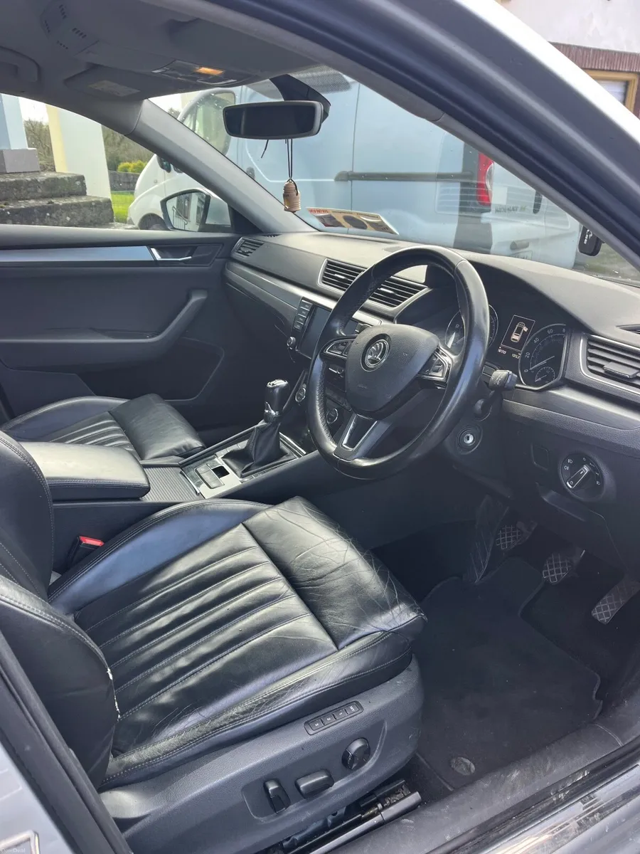 Skoda Superb 2016 - Image 4