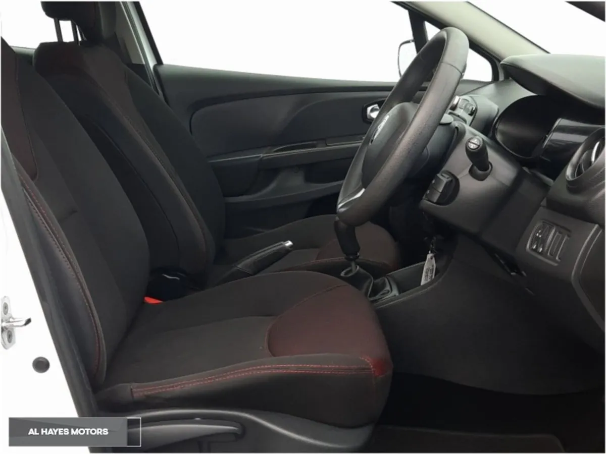 Renault Clio **TINY MILEAGE**1.2 16V 75 EXPRESSION - Image 4