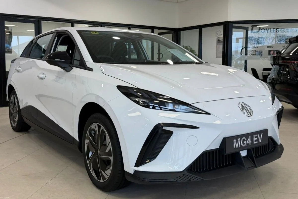 MG MG4 SR Excite *MARCH MADNESS & O% FINANCE* - Image 1