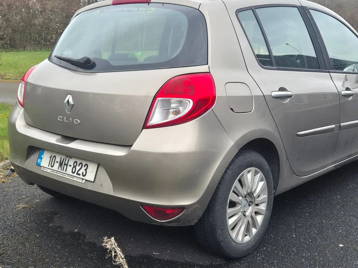 Renault Clio 2010 - Image 2