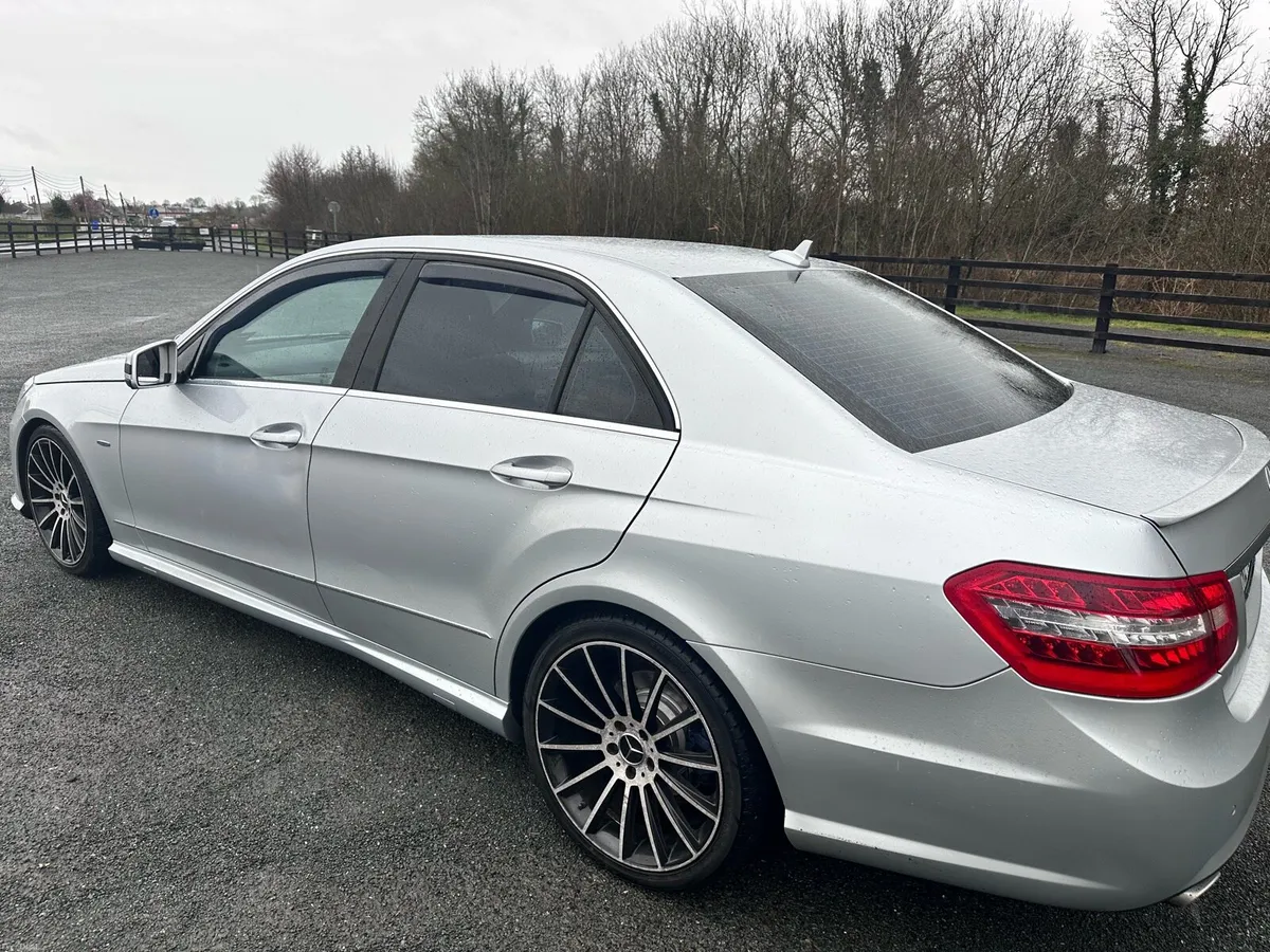 Mercedes E200 AMG - Image 3
