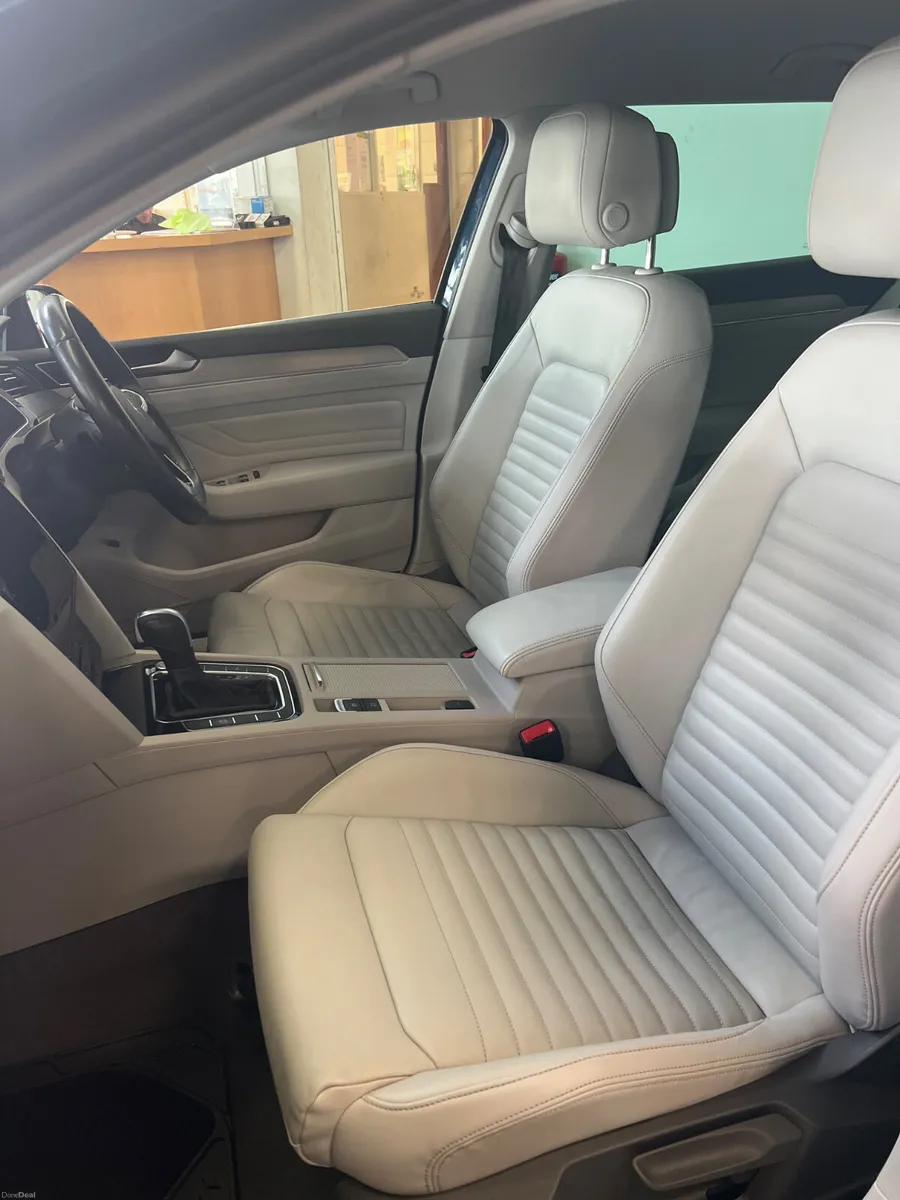 Volkswagen Passat 2022 - Image 3