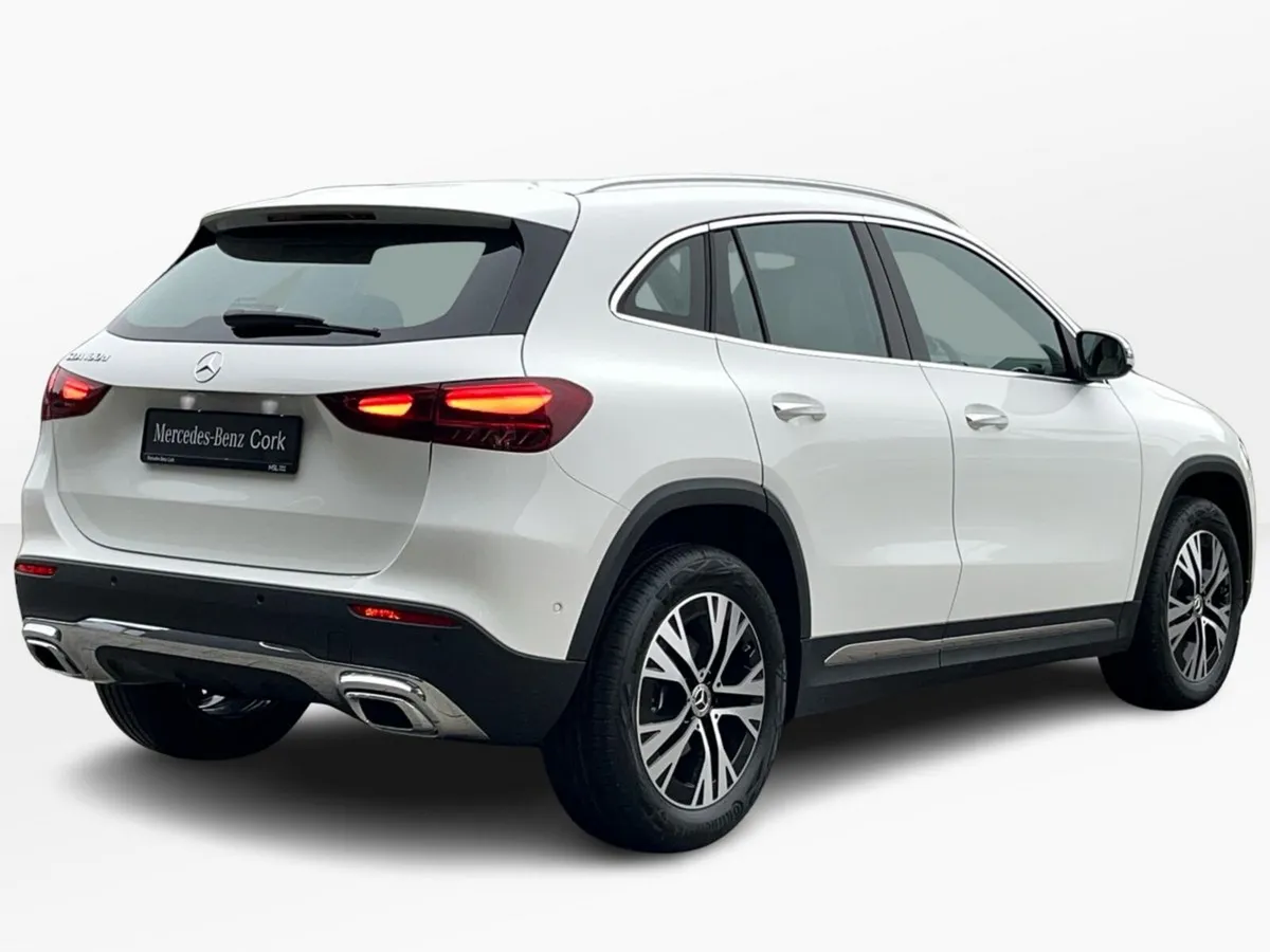 Mercedes-Benz GLA 180D Progressive Line Plus Compa - Image 3