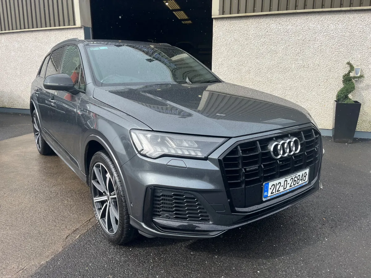 Audi Q7 2021**S-Line Tfsi E** - Image 3