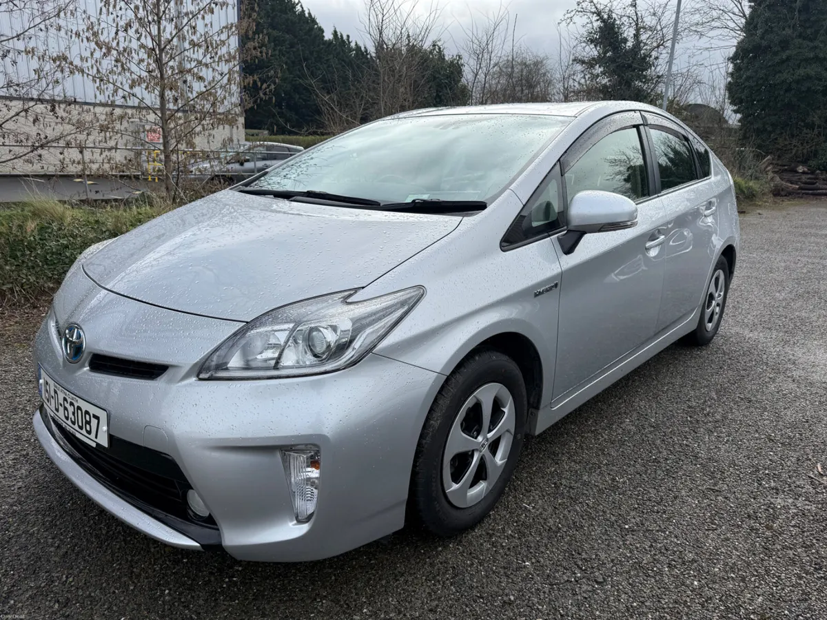 Toyota Prius G-Model!66700km!!! - Image 3