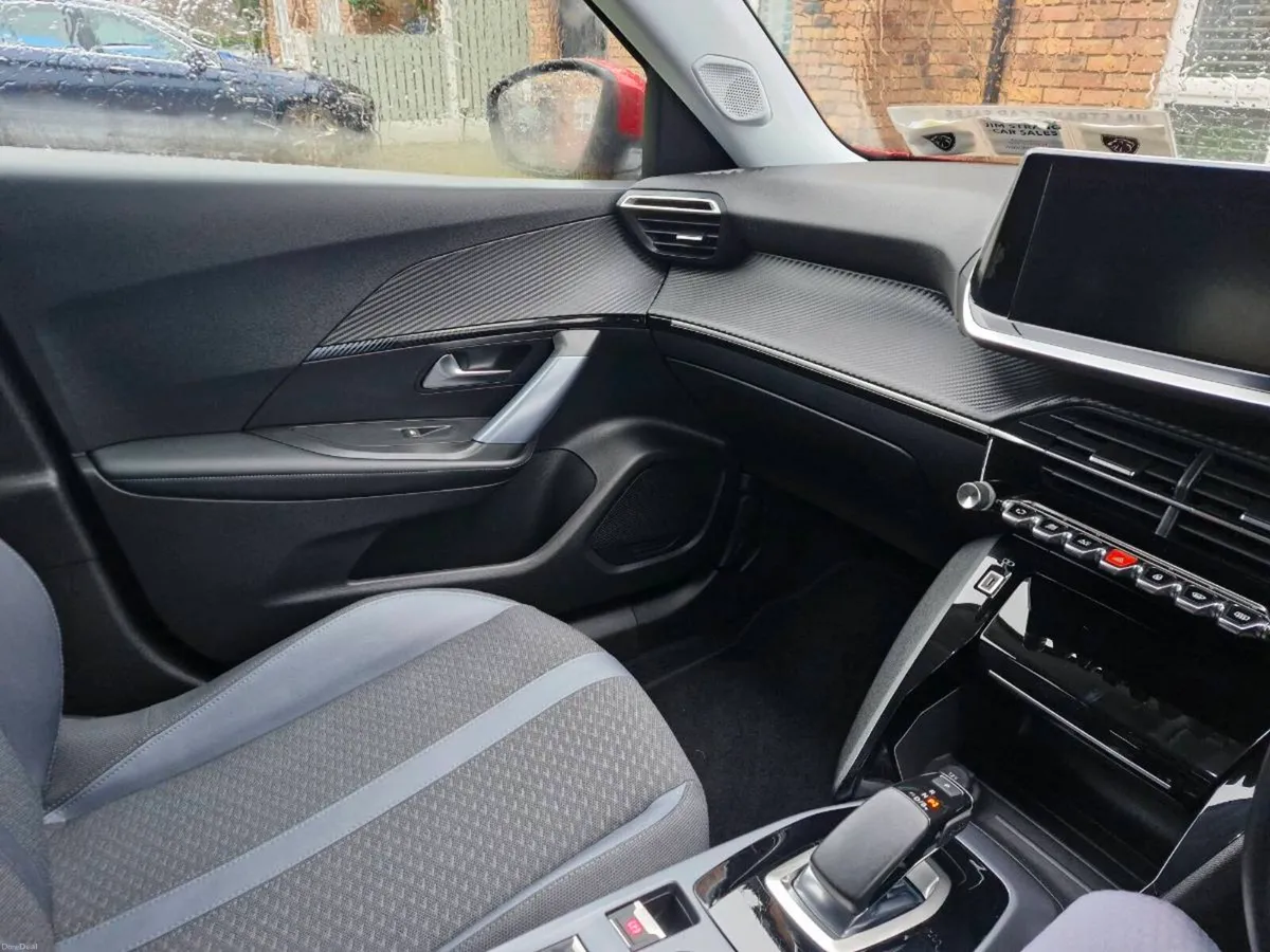 Peogeot E2008 - Image 4