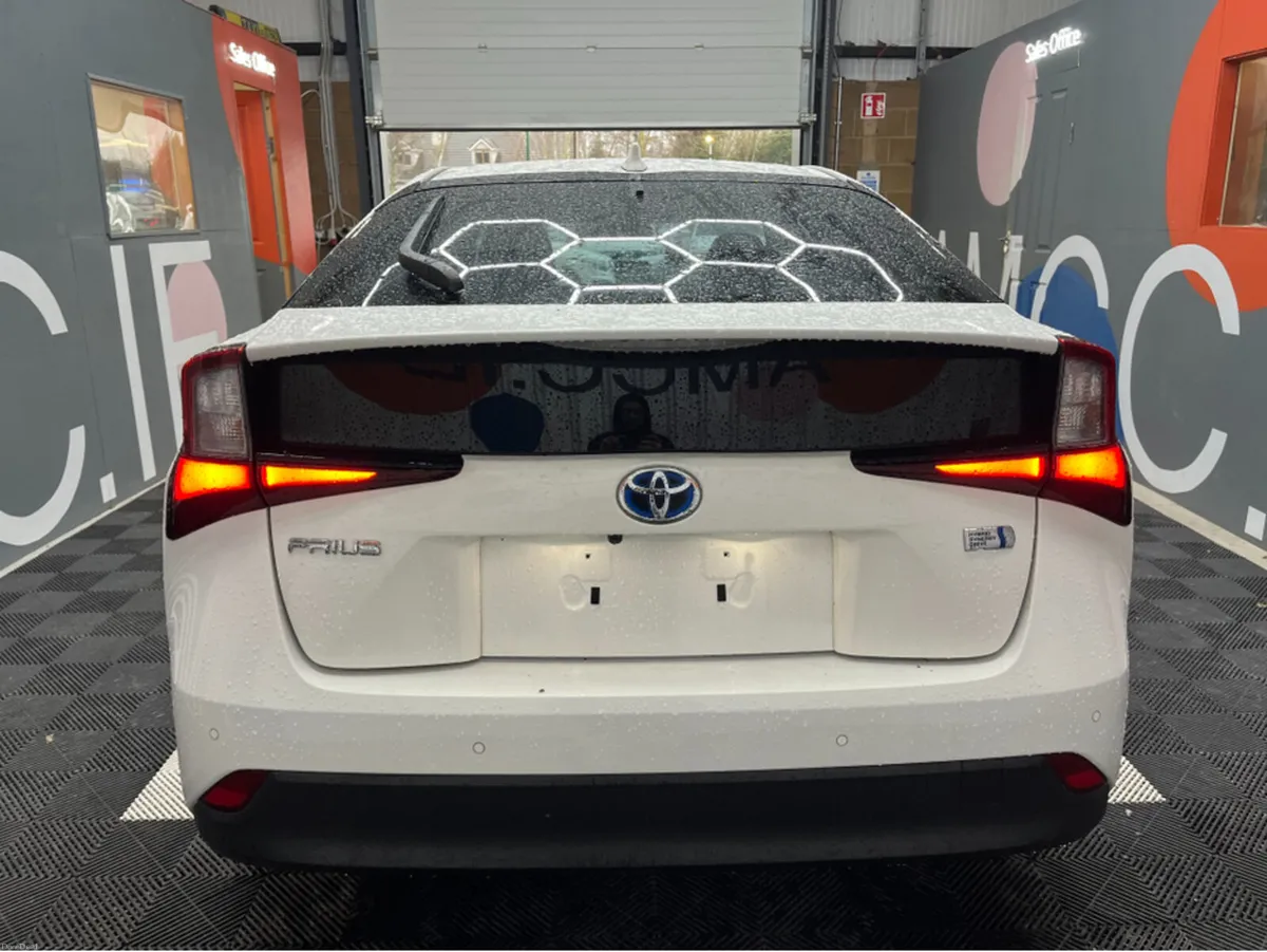 Toyota Prius 2022 TOYOTA PRIUS S 1.8 AUTOMATIC / C - Image 3