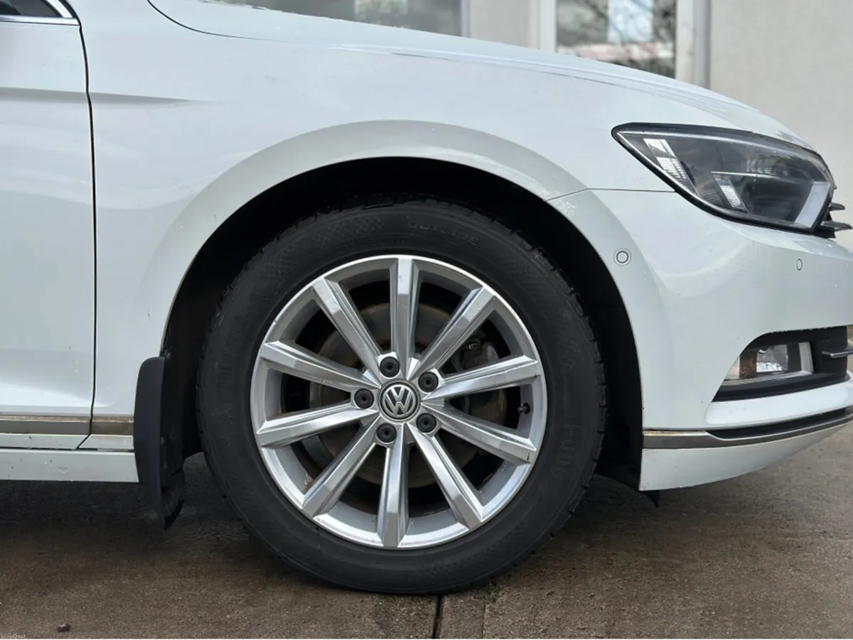 Volkswagen Passat HIGHLINE 1.6 TDI MANUAL 6SPEED F - Image 4