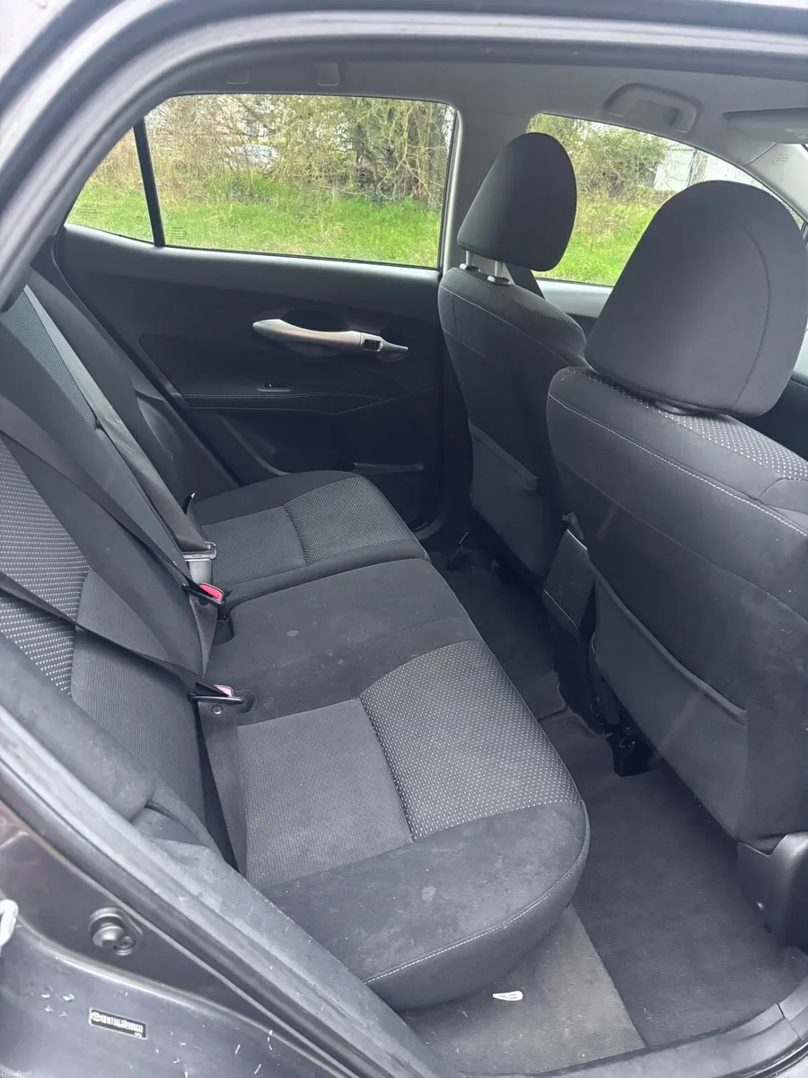 Toyota Auris 2011 1.3 petrol - Image 4