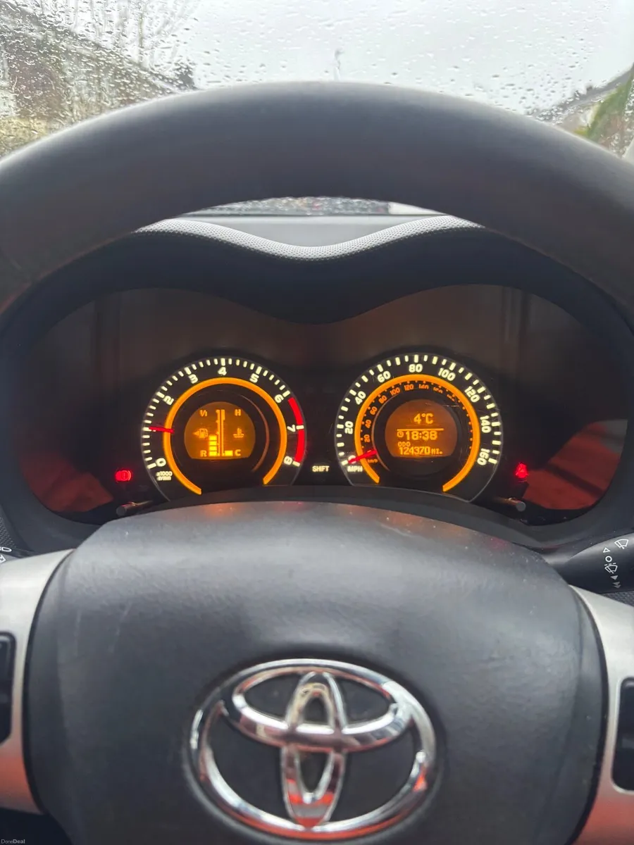 Toyota Auris 2011 1.3 petrol - Image 2