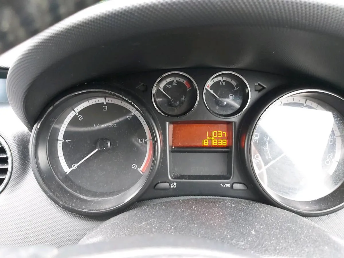 2012 Peugeot 308 ** Read Description ** - Image 2