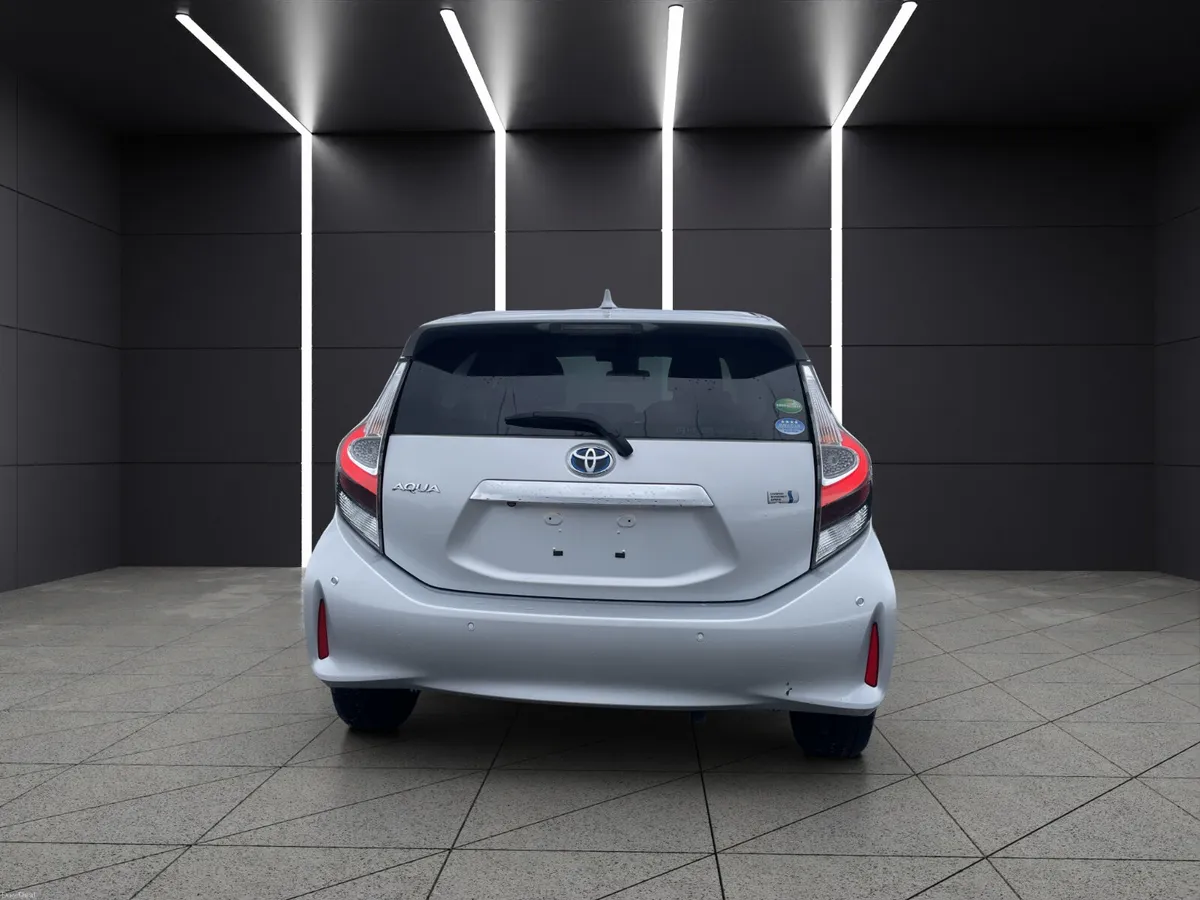 2019 TOYOTA AQUA 1.5 HYBRID - Image 4