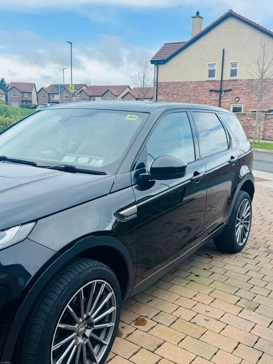 2018 Land Rover Discovery Sport - Image 3