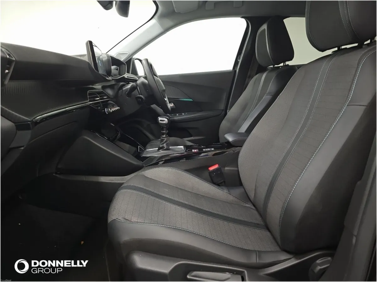 Peugeot 2008 Diesel Estate Allure Premium+ - Image 4