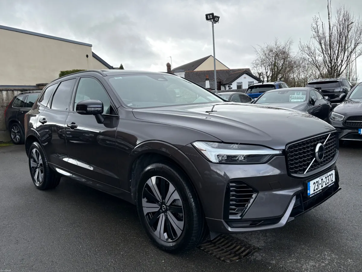 231 Volvo XC60 T6 PHEV Plus Dark AWD Auto - Image 3