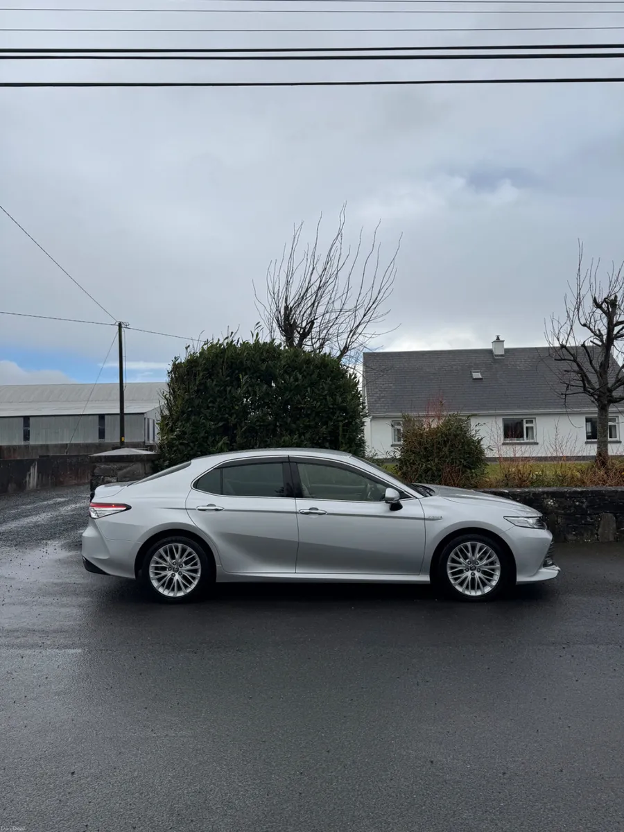 Toyota Camry Sol hybrid 2019 - Image 2