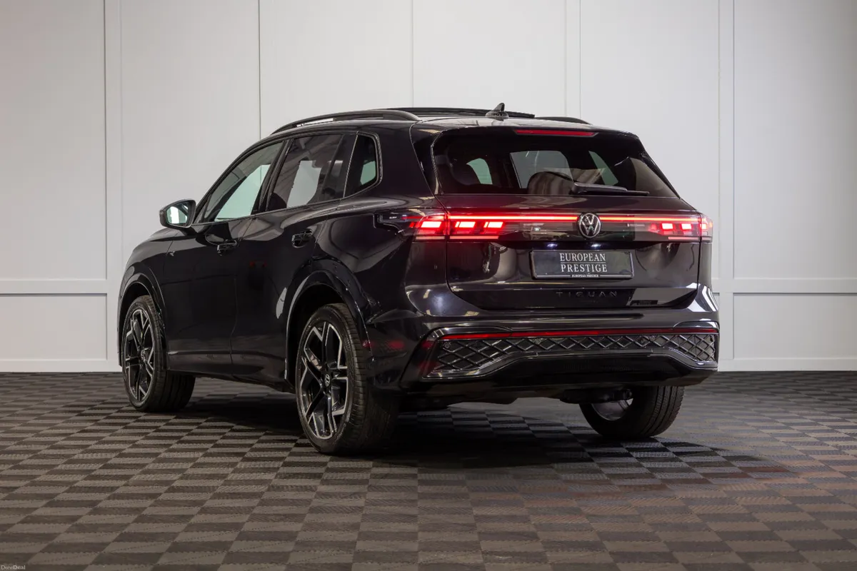 242 Volkswagen Tiguan R-Line - Image 4
