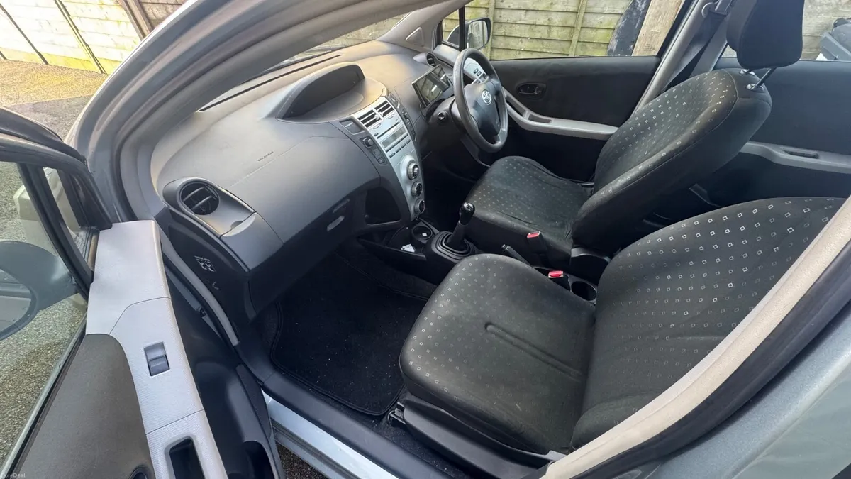 Toyota Yaris 2008 - Image 3