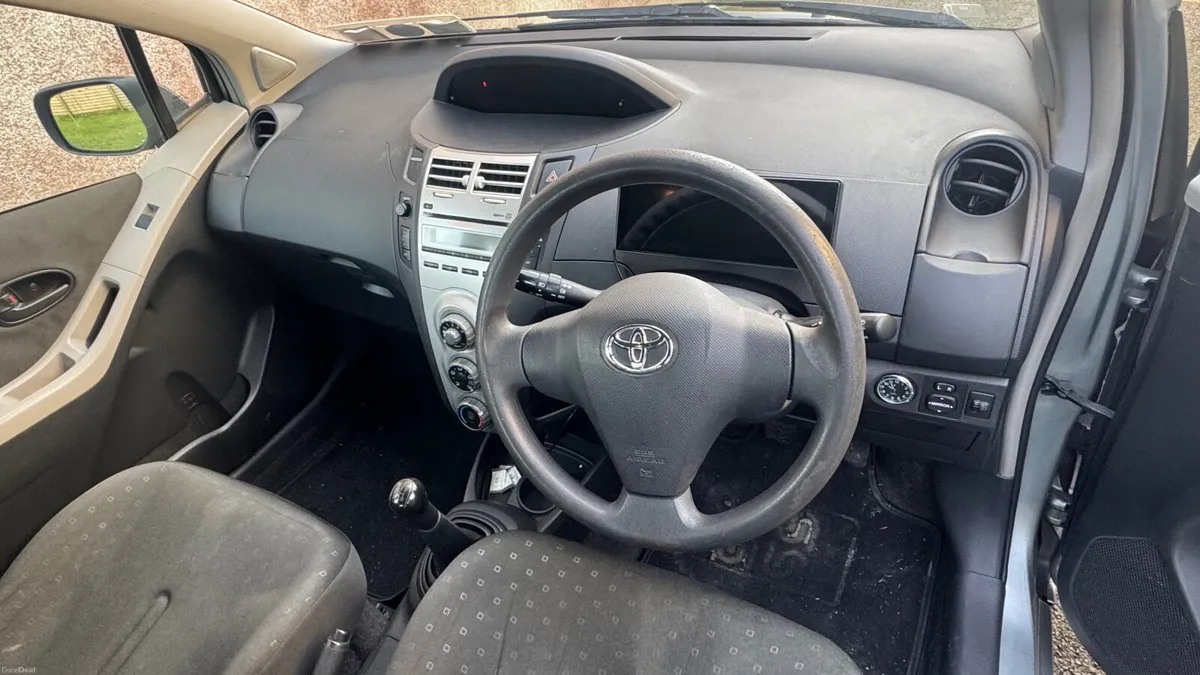 Toyota Yaris 2006 - Image 2