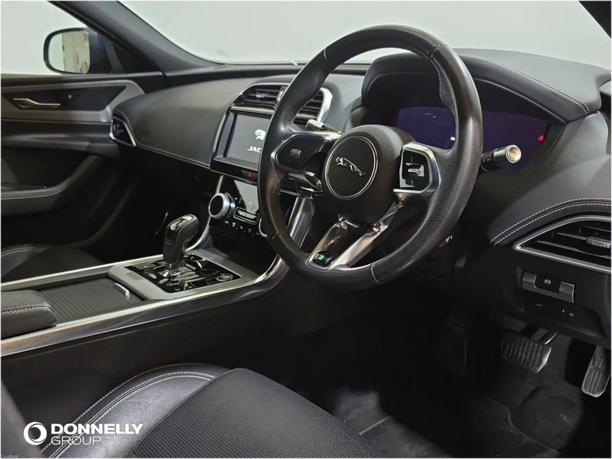 Jaguar XE Xe Diesel Saloon R-Dynamic SE - Image 4