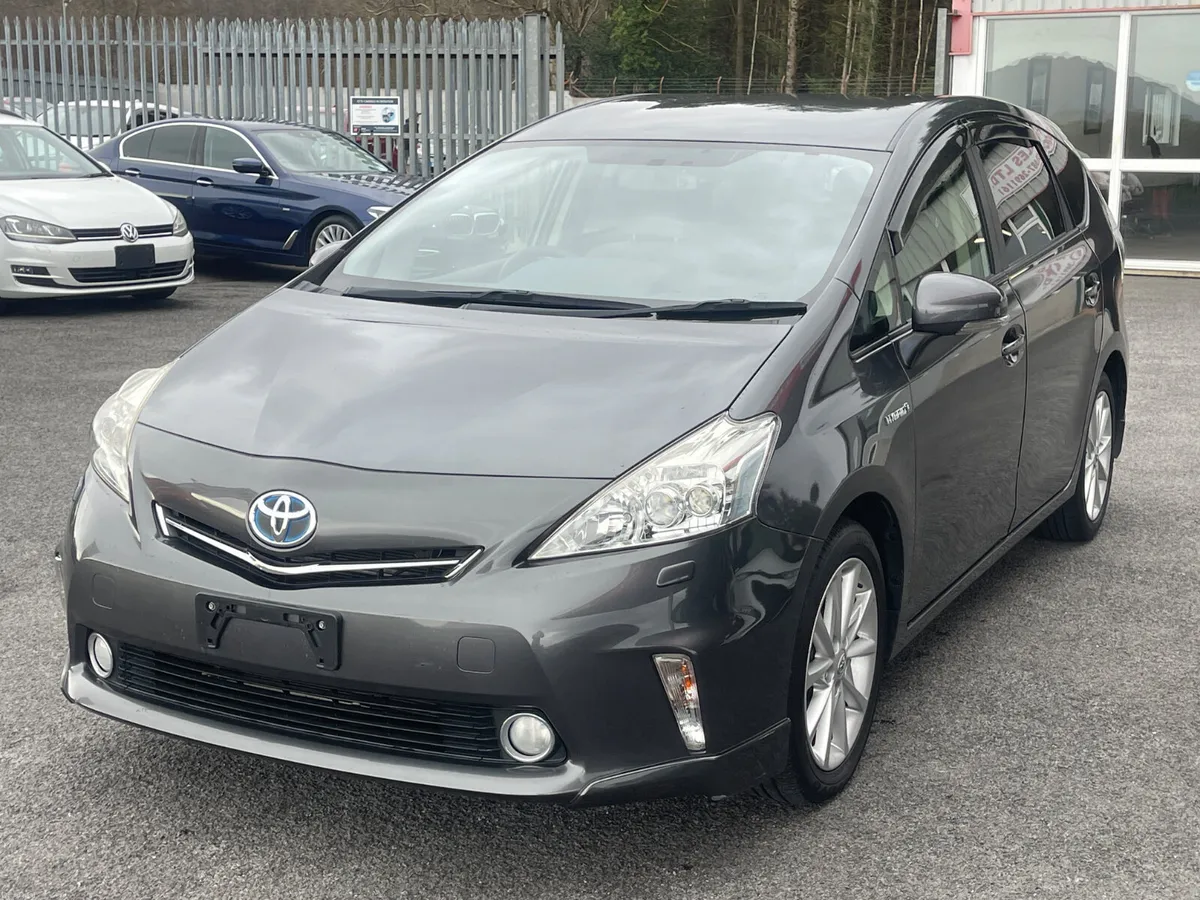 Toyota Prius Alpha 2014-1 - Image 3