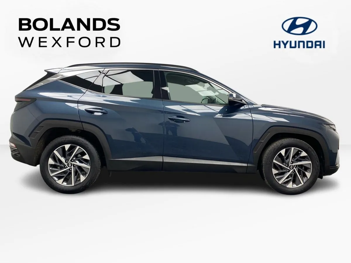 Hyundai Tucson 2WD Executive Plus - Image 4