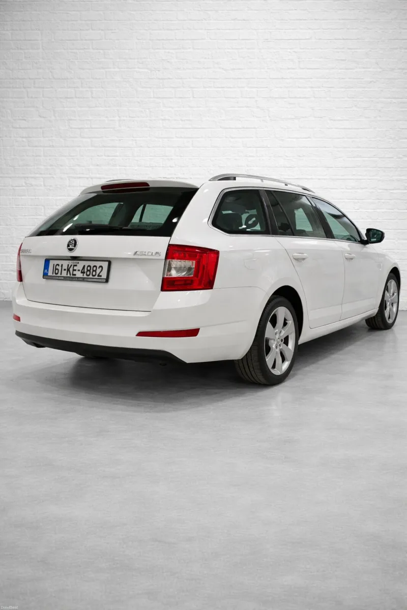Skoda Octavia Estate Combi - Image 2
