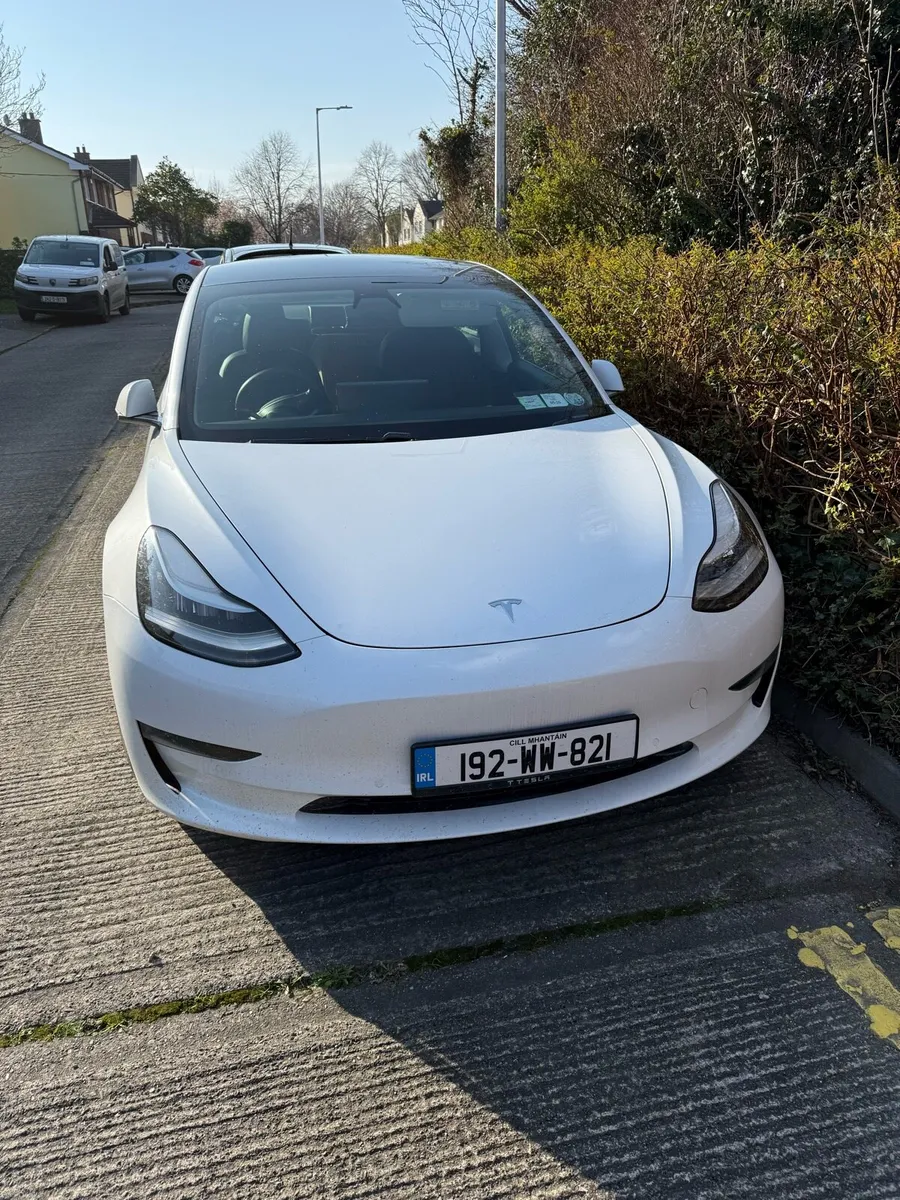 Tesla Model 3 SR+ 192 - NCT 2027 - Black Leather - Image 2