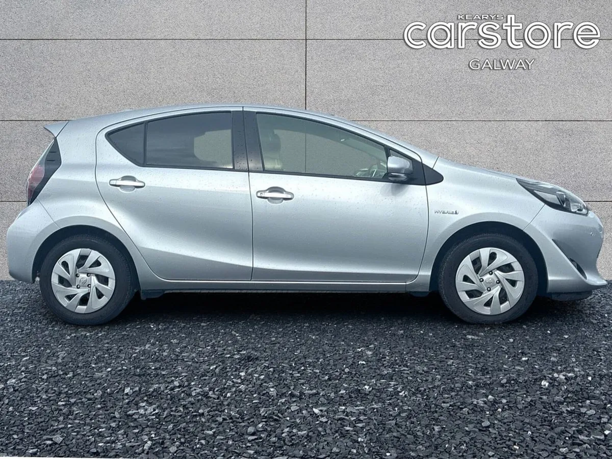 Toyota Aqua 1.5 Hybrid - Image 2