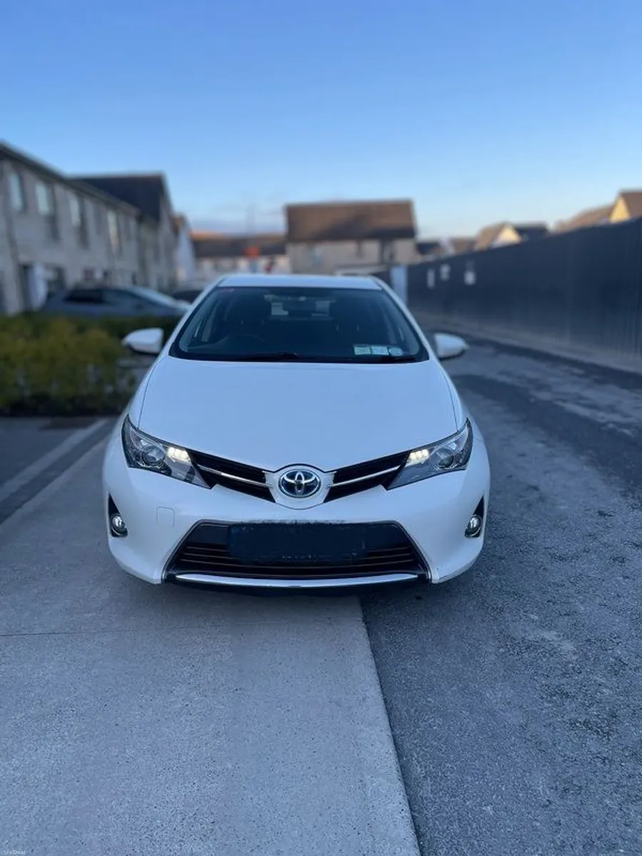 2014 Toyota Auris Petrol Hybrid - Image 1