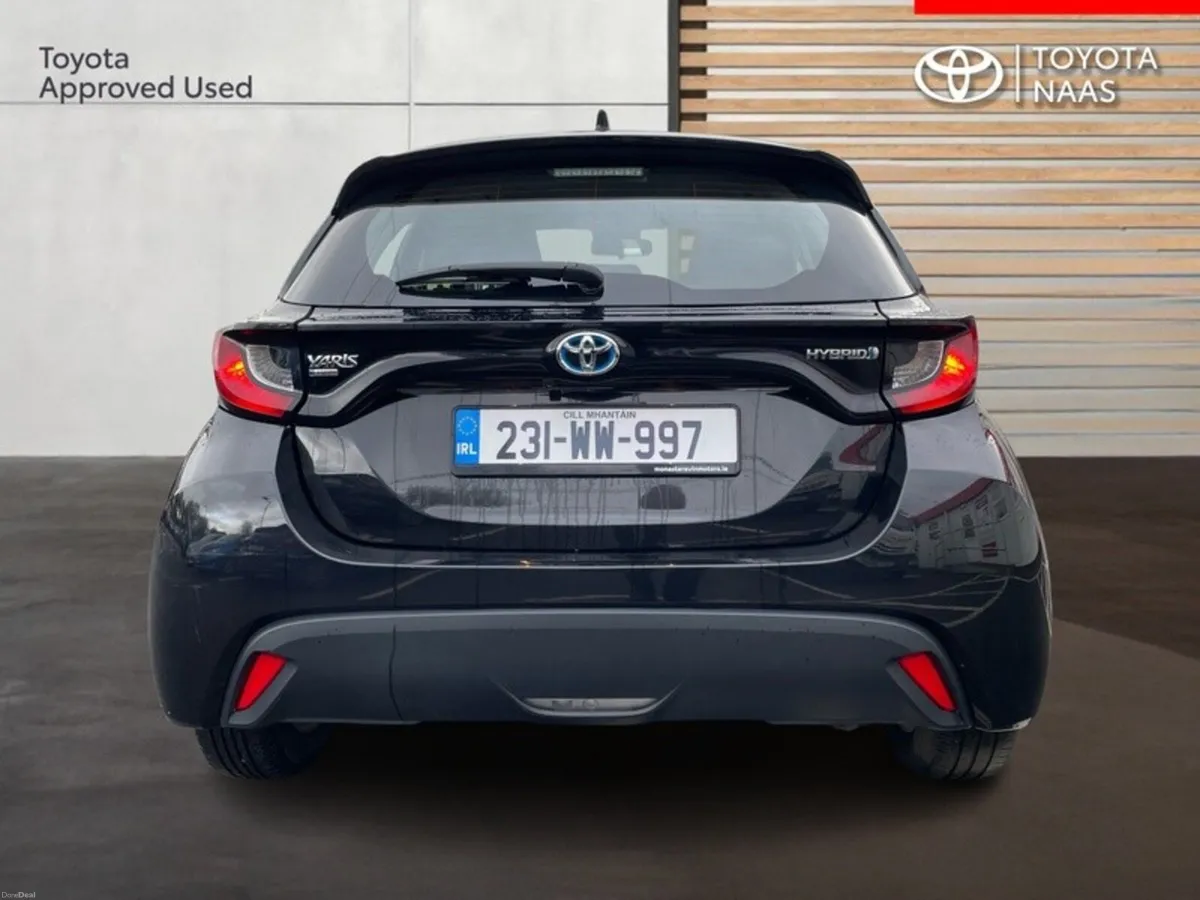 Toyota Yaris YARIS 1.5 HYBRID LUNA - Image 4