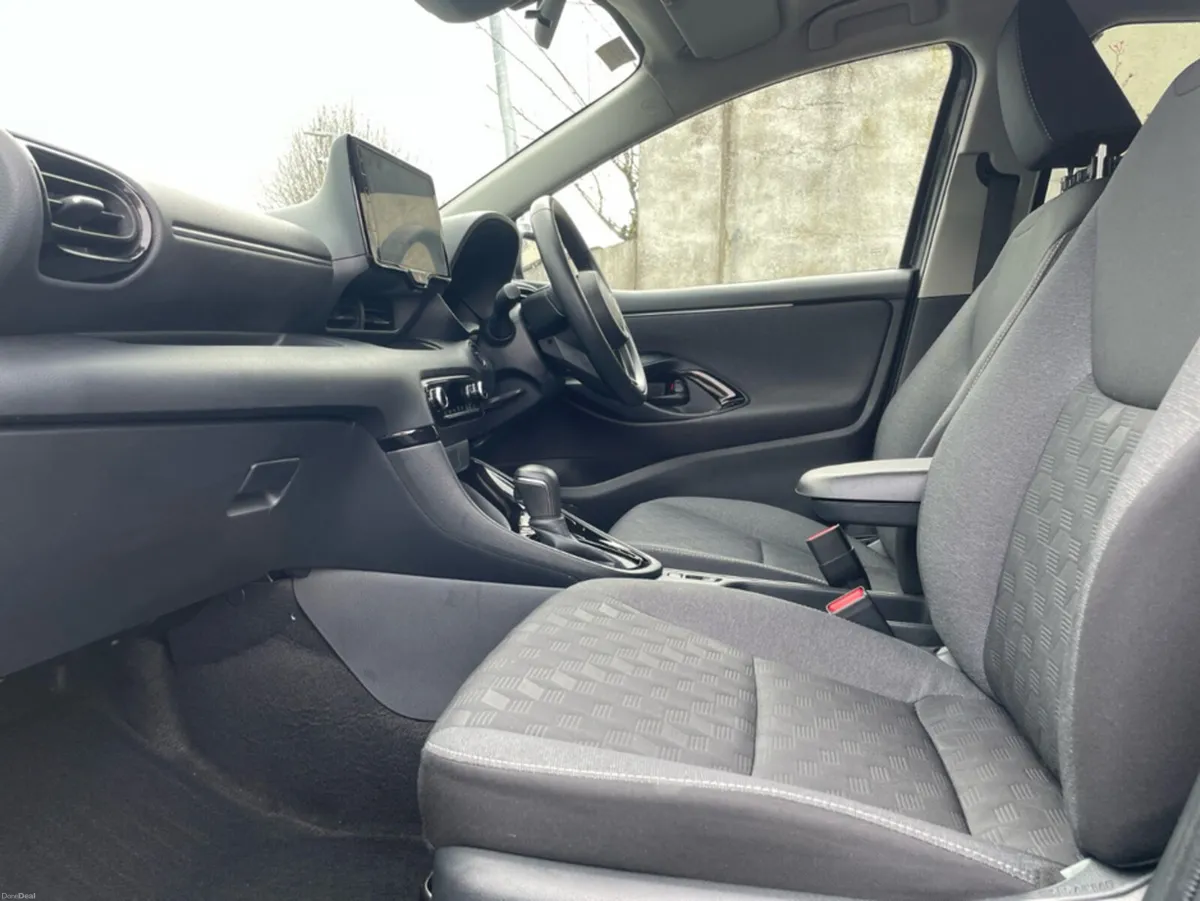 Toyota Yaris HYBRID 115 L-SPORT - Image 6