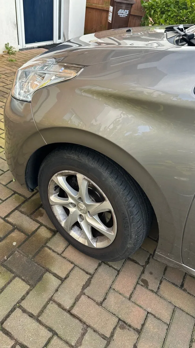 Peugeot 208 2015 - Image 3