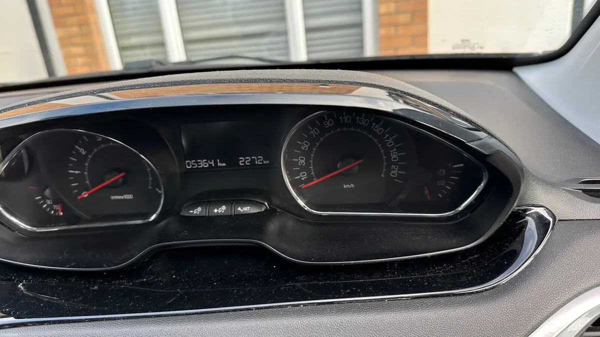 Peugeot 208 2015 - Image 3