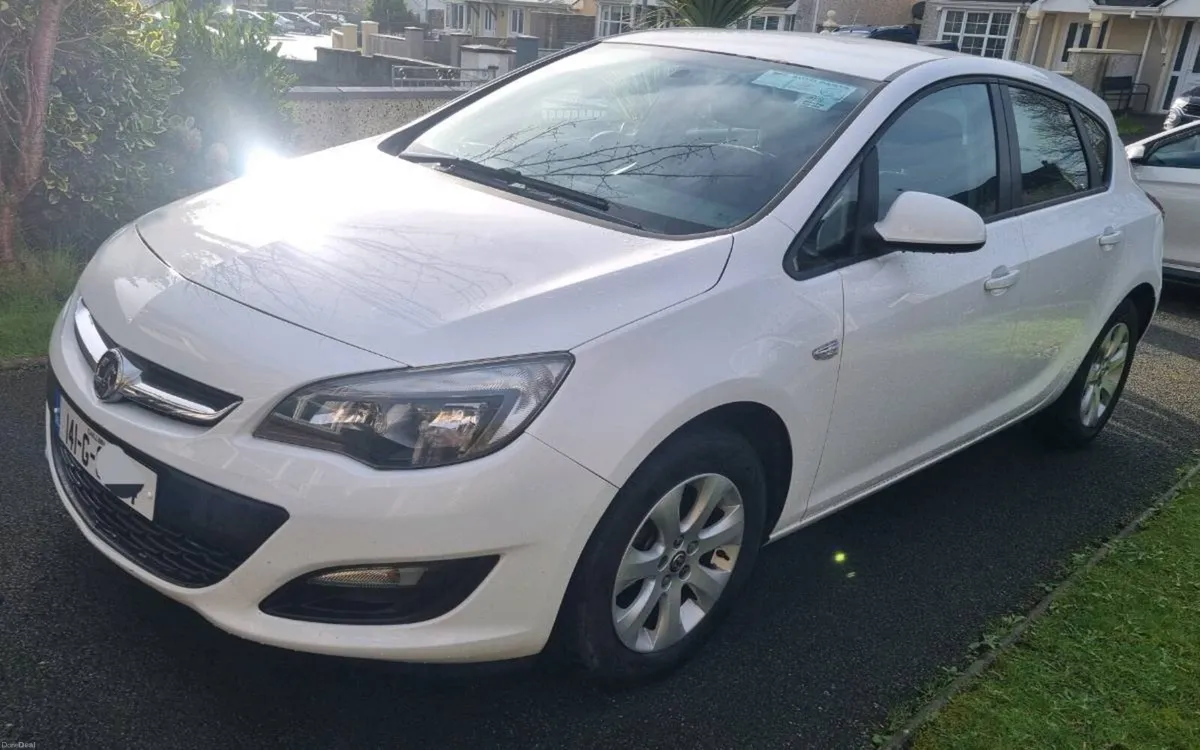 White Vauxhall Astra 141 - Image 4