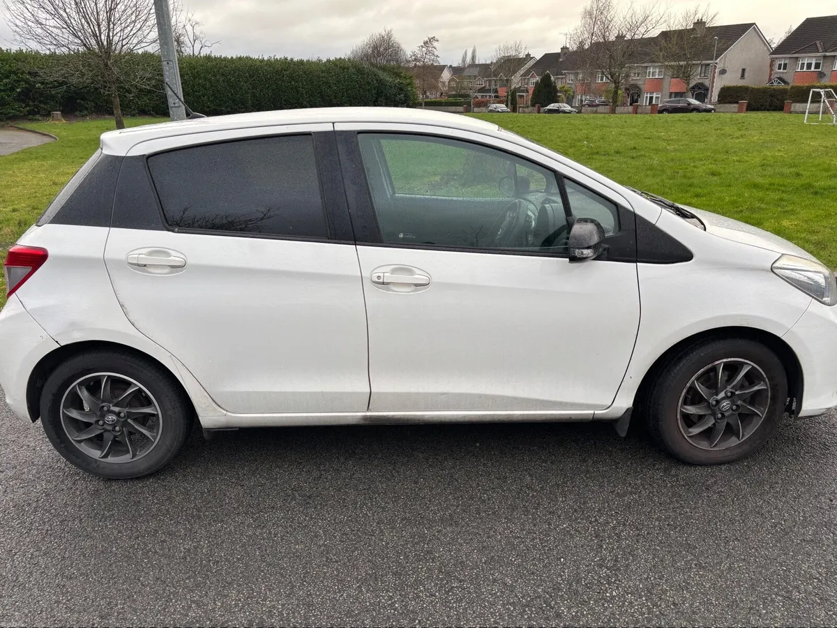 Toyota Yaris 2012 - Image 2