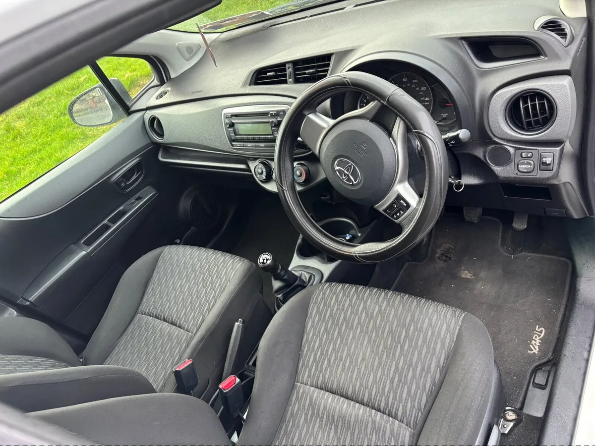 Toyota Yaris 2012 - Image 4