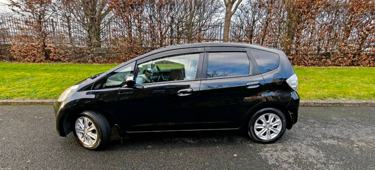 Honda Fit 2011 - Image 2