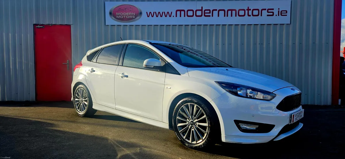 Ford Focus st-line 1.0 140bhp eco low miles - Image 2