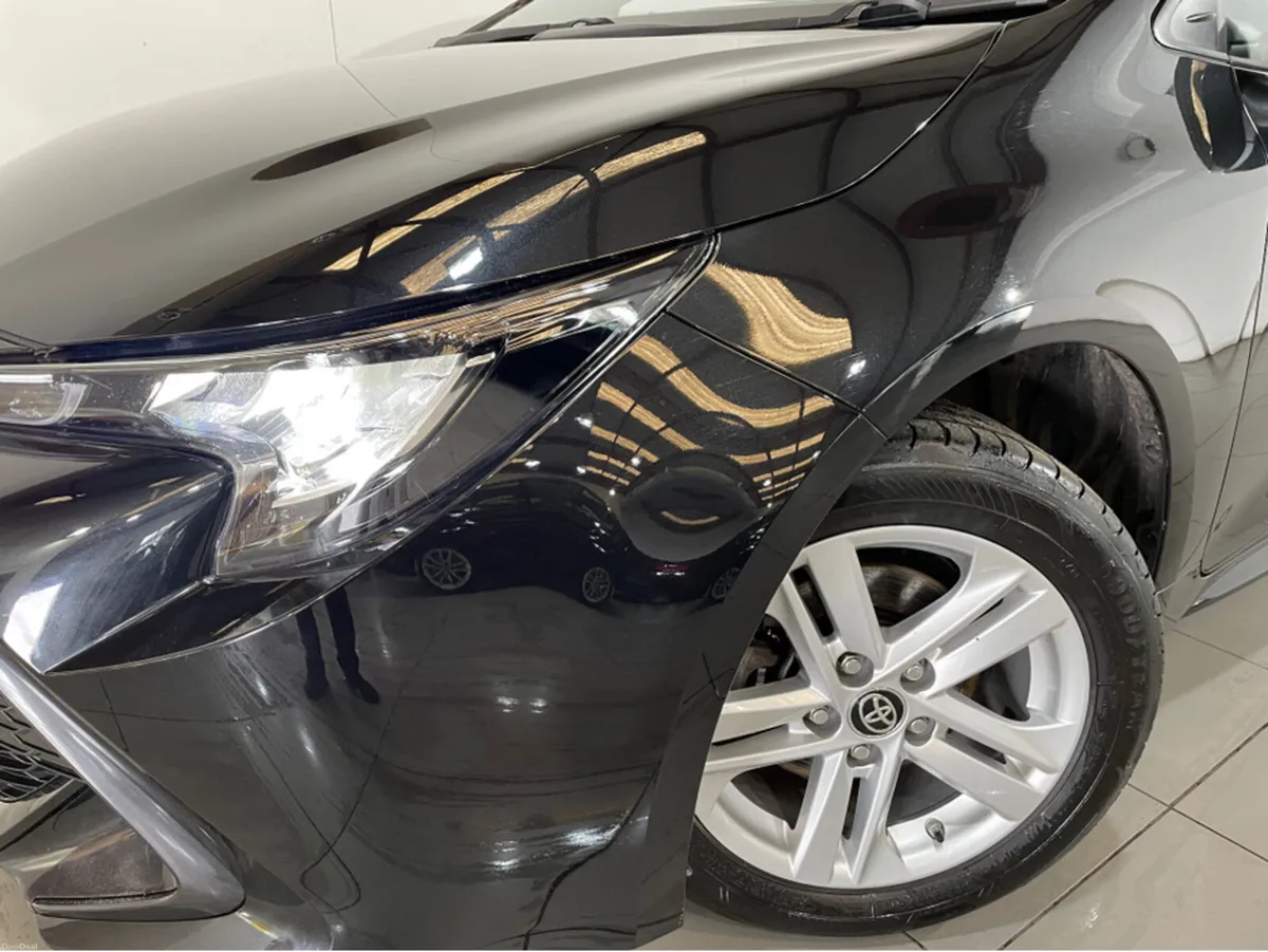 Toyota Corolla LUNA H/B 4DR AUTO HYBRID - Image 4