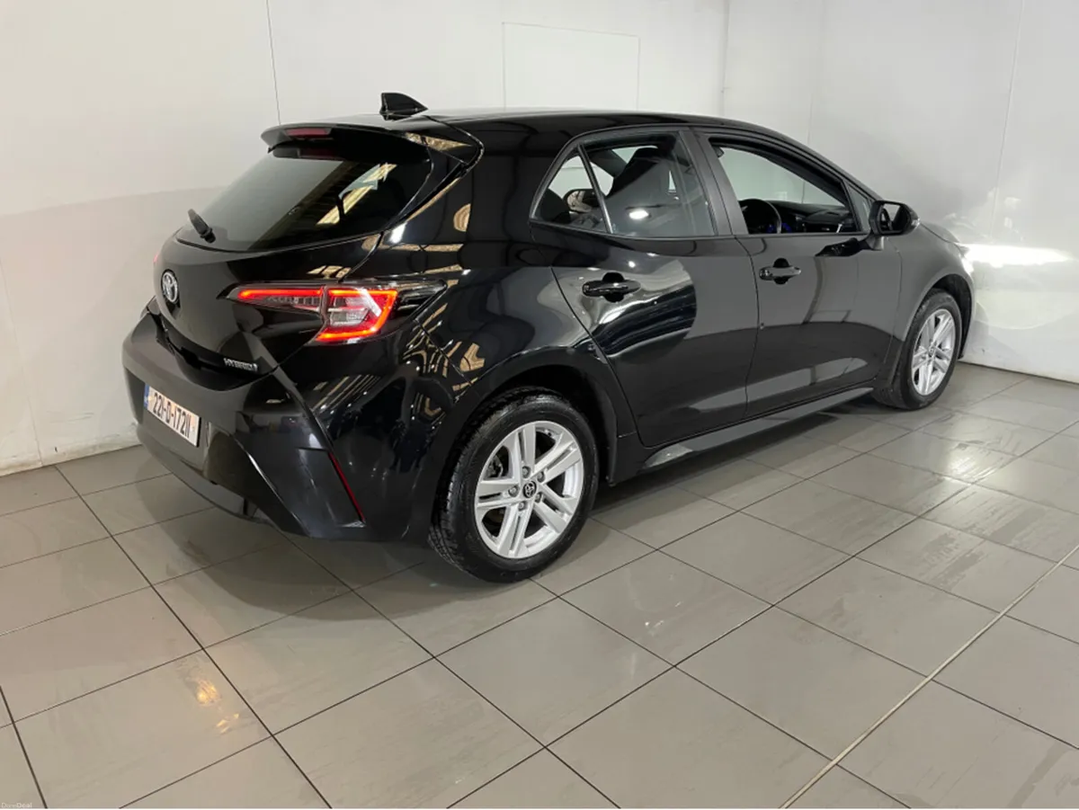 Toyota Corolla LUNA H/B 4DR AUTO HYBRID - Image 3
