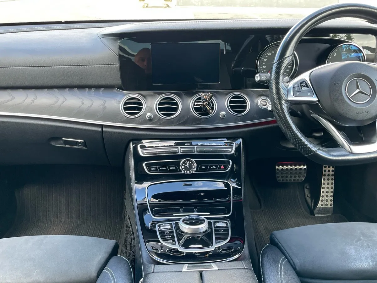 Mercedes E220 AMG Line - Image 4