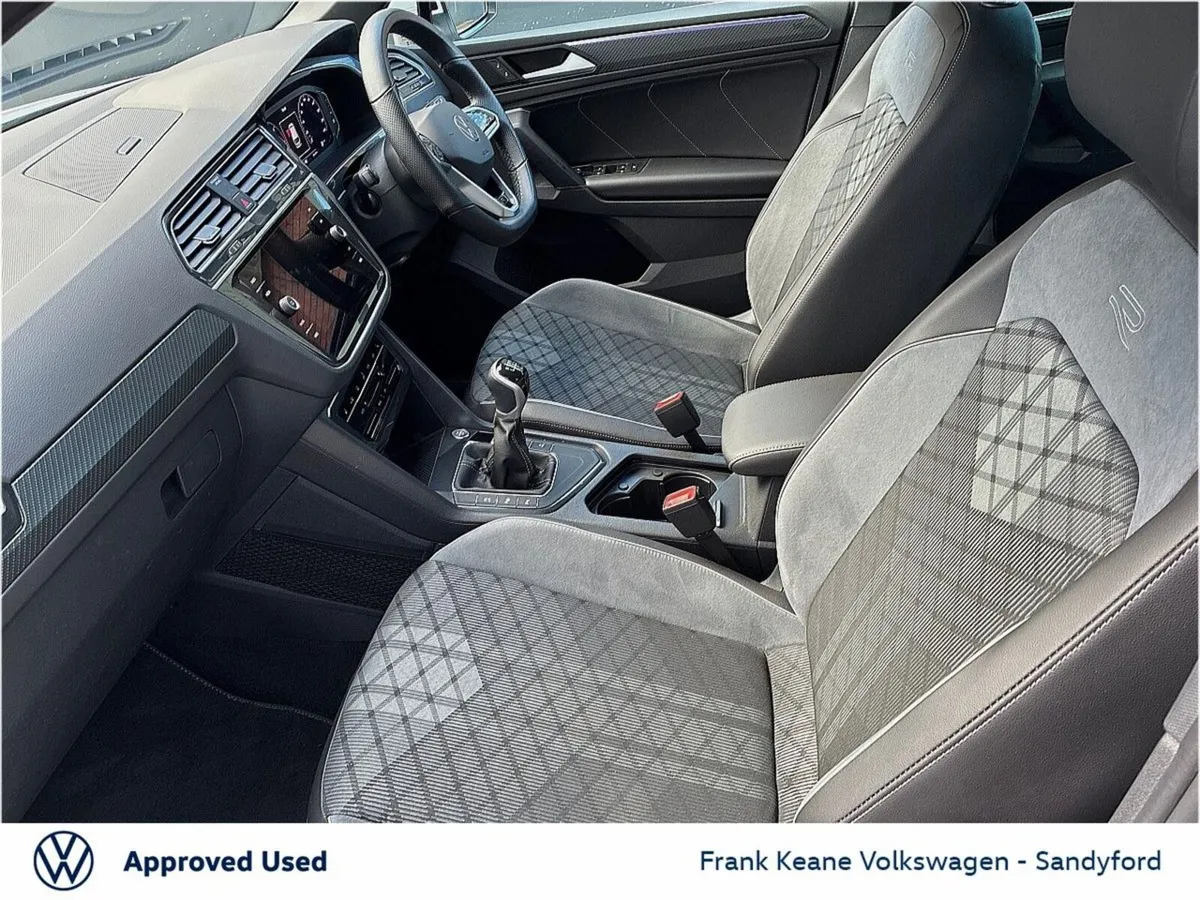 Volkswagen Tiguan *R-Line* 2.0 TDI 150HP Manual @F - Image 4