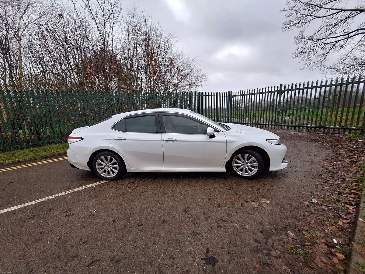 Toyota Camry 2017 - Image 2