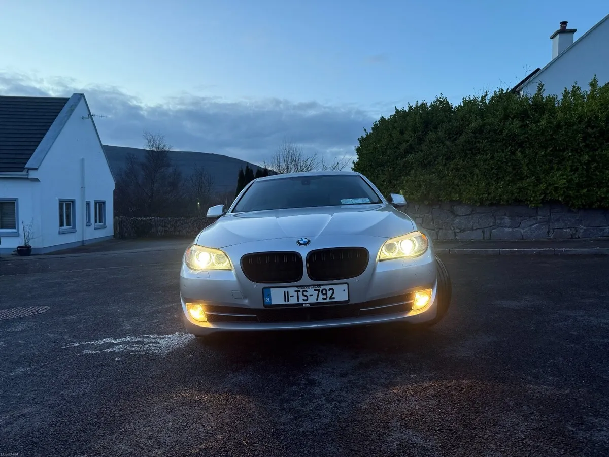 BMW 5-Series 2011 - Image 2